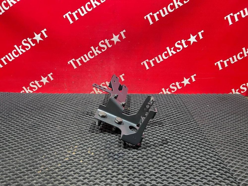 Кронштейн клапана стояночного тормоза