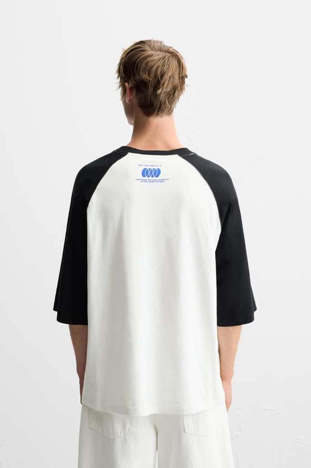 ZARA ФУТБОЛКА В СТИЛЕ КОЛОР-БЛОК С НАДПИСЬЮ, БЕЛЫЙ/ЧЕРНЫЙ