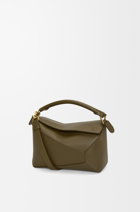 Loewe Маленькая сумка Puzzle Edge из классической телячьей кожи, темный хаки