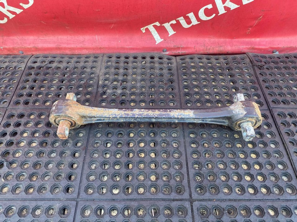 Тяга реактивная задняя