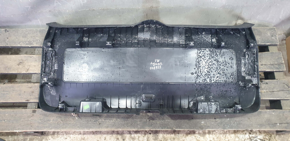 Обшивка крышки багажника Volkswagen Tiguan 1 07-18 Б/У Оригинал 5N0867601
