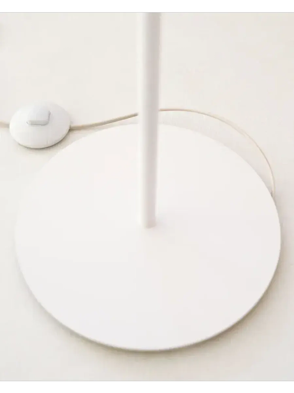 Торшер напольный с абажуром в гостиную современный