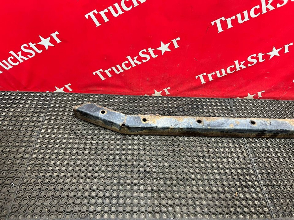 Усилитель переднего бампера