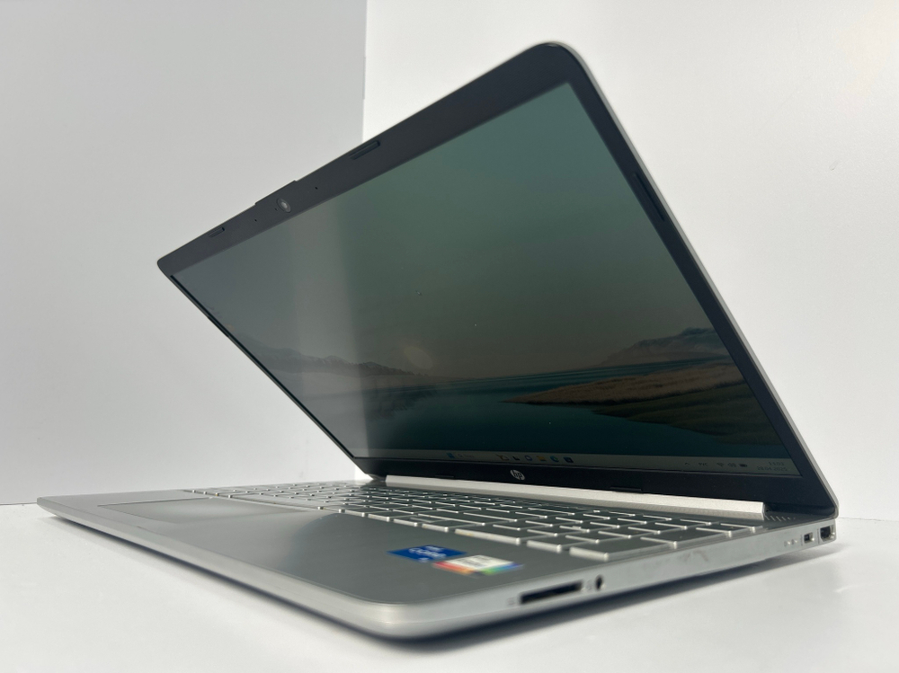 Ноутбук HP 15s-fq2025ur (316G7EA) 15.6"/Intel Core i5 1135G7/RAM 16 GB/SSD 512 GB/Intel Iris Xe graphics/1920x1080/IPS/Windows 10/Подсветка кл-ры: LED/серебристый. Состояние: B2