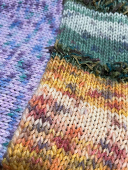 Трикотажная пряжа сток для вязания SPOTTY деграде шишибрики