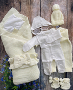 Вязаный комплект на выписку 6 предметов  "Twin" (Од. ут., бант, пин., комбинезон, шапка, нат. компл) (Цвет: Фиолетовый)