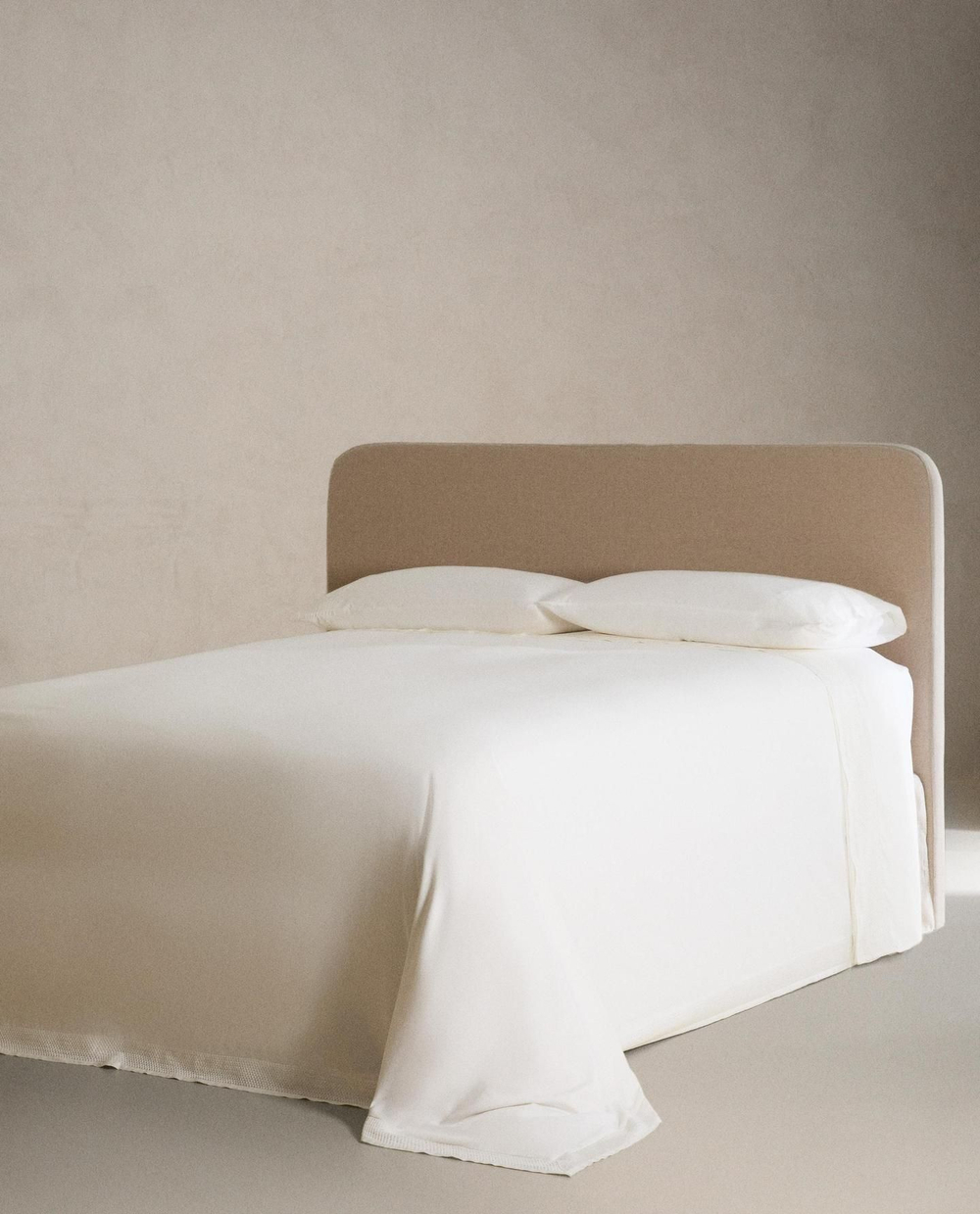 Zara Home - Атласная простыня с вязаной каймой, белый, 270x280 см