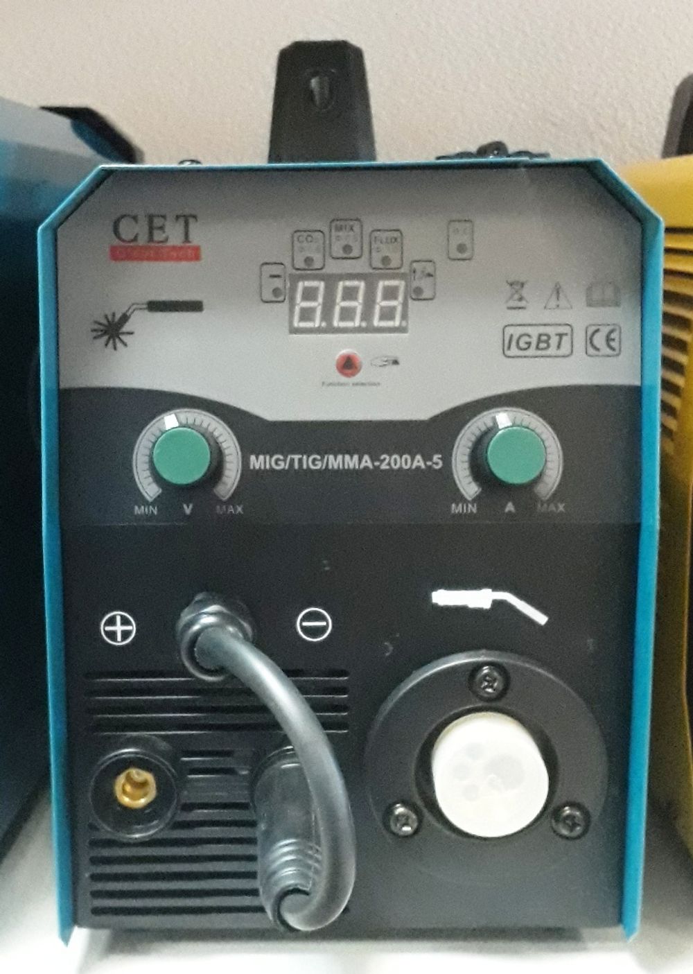 Инверторный сварочный аппарат для полуавтоматической сварки СЕТ MIG/TIG/MMA 200А-5 (с дисплеем); CET