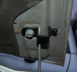 Амортизатор (упор) капота на Mitsubishi Pajero 02-10(с 1991 по 2000 г.в.)Autoinnovation