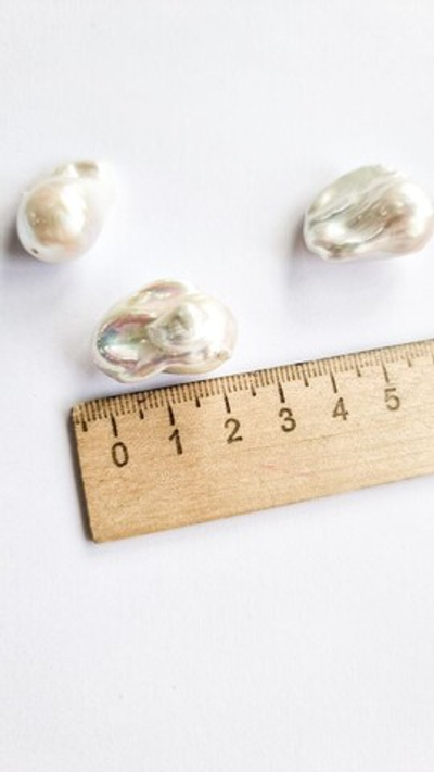 0432 Жемчуг барочный крупный 20-35 мм белый