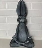 Фигура из гипса «Заяц Йога» 42 см (античное серебро)