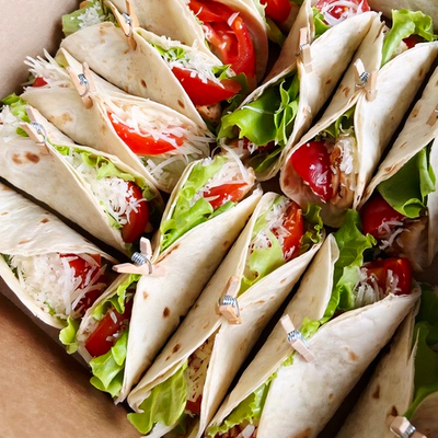 Мини такос с печеными овощами и тахини