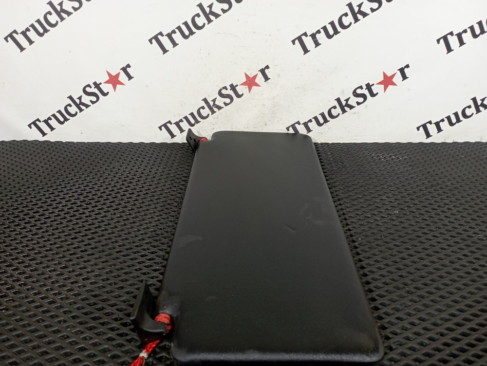 Козырек солнцезащитный правый