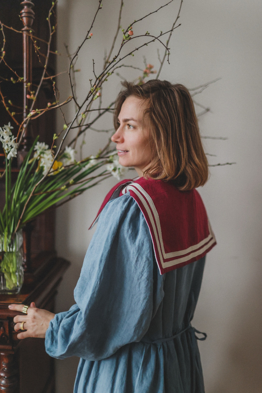 Воротничок-морячка из крапивы цвета бордо