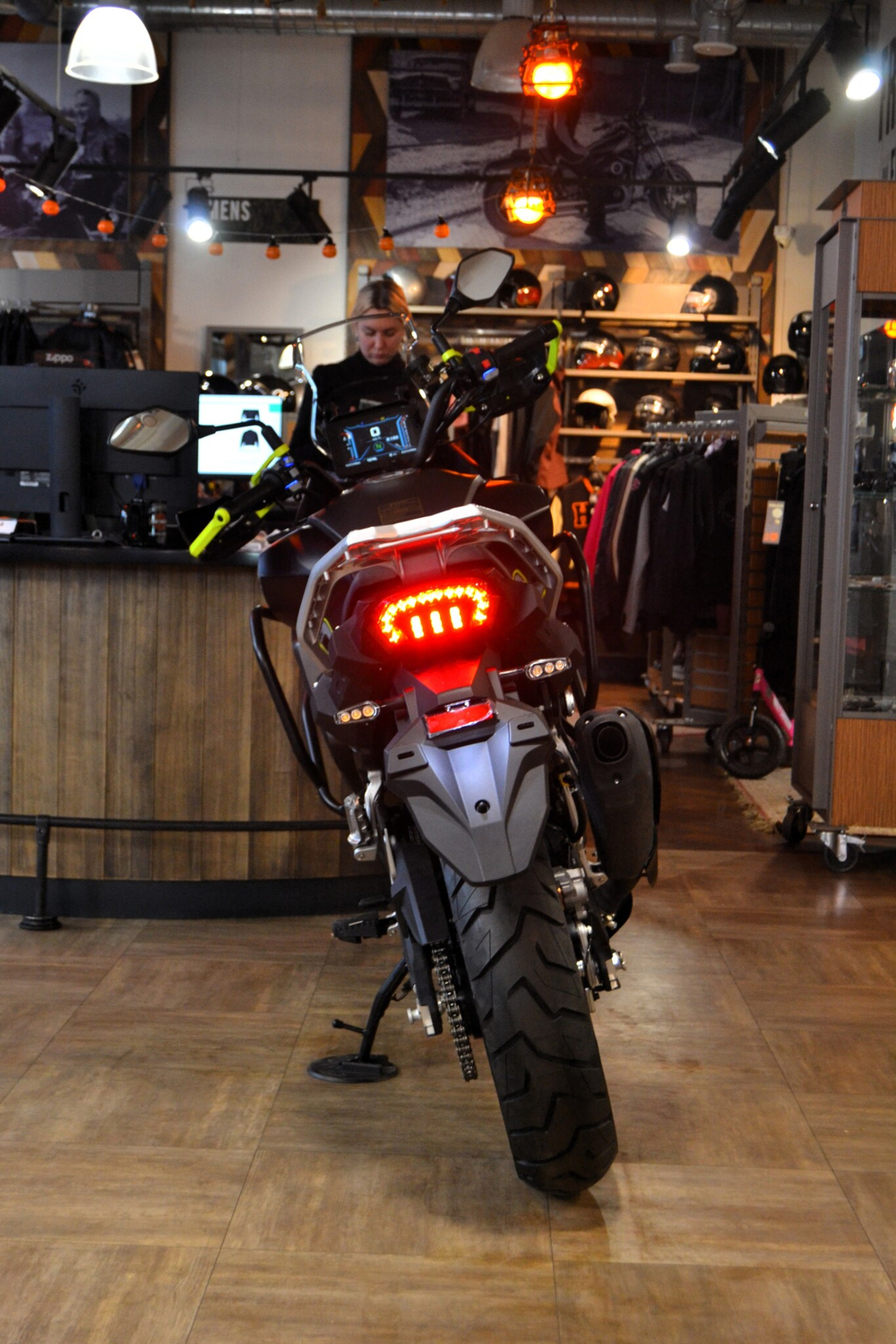 QJMOTOR SVT 650 X (Black)