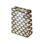 Пакет подарочный бумажный Alingar, (М) 18х24х8,5 см, вертикальный, "Черно-белый паттерн", ламинация, тиснение фольга, ассорти