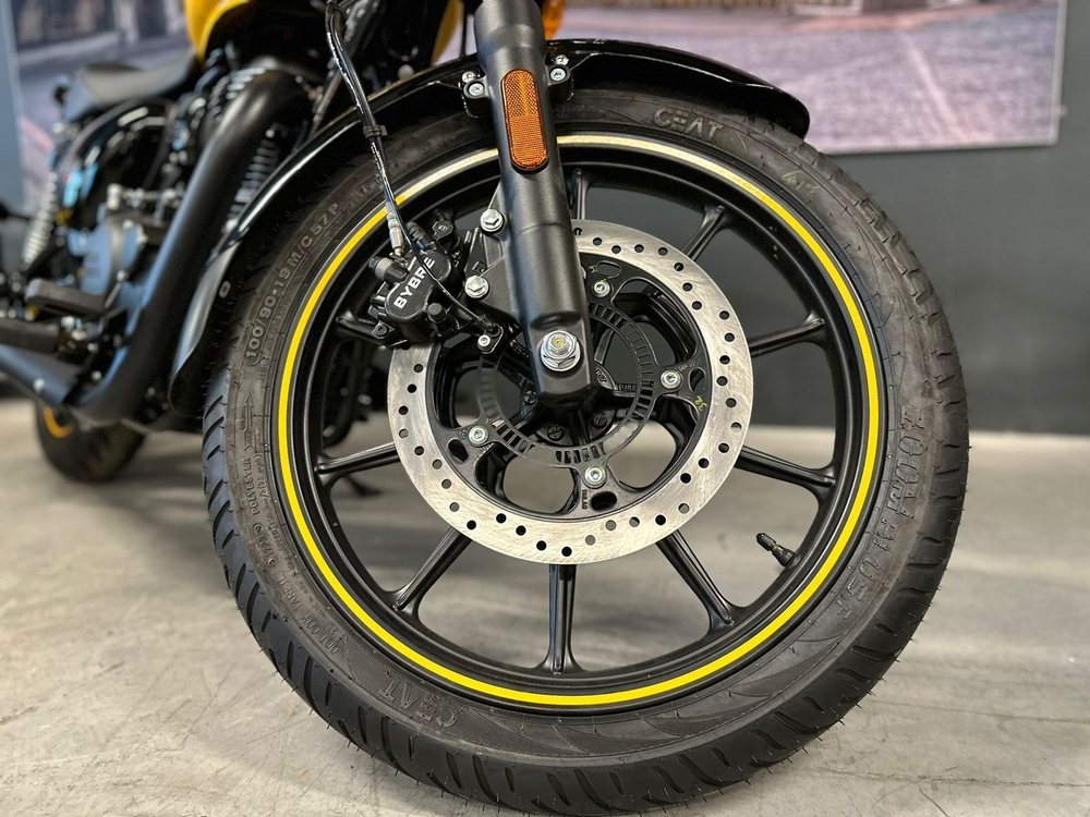 Royal Enfield Meteor 350 Fireball Yellow