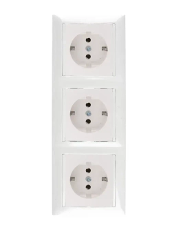 Розетки с заземлением 3 шт + рамка 3 поста Legrand valena 220В, 16А,цвет белый