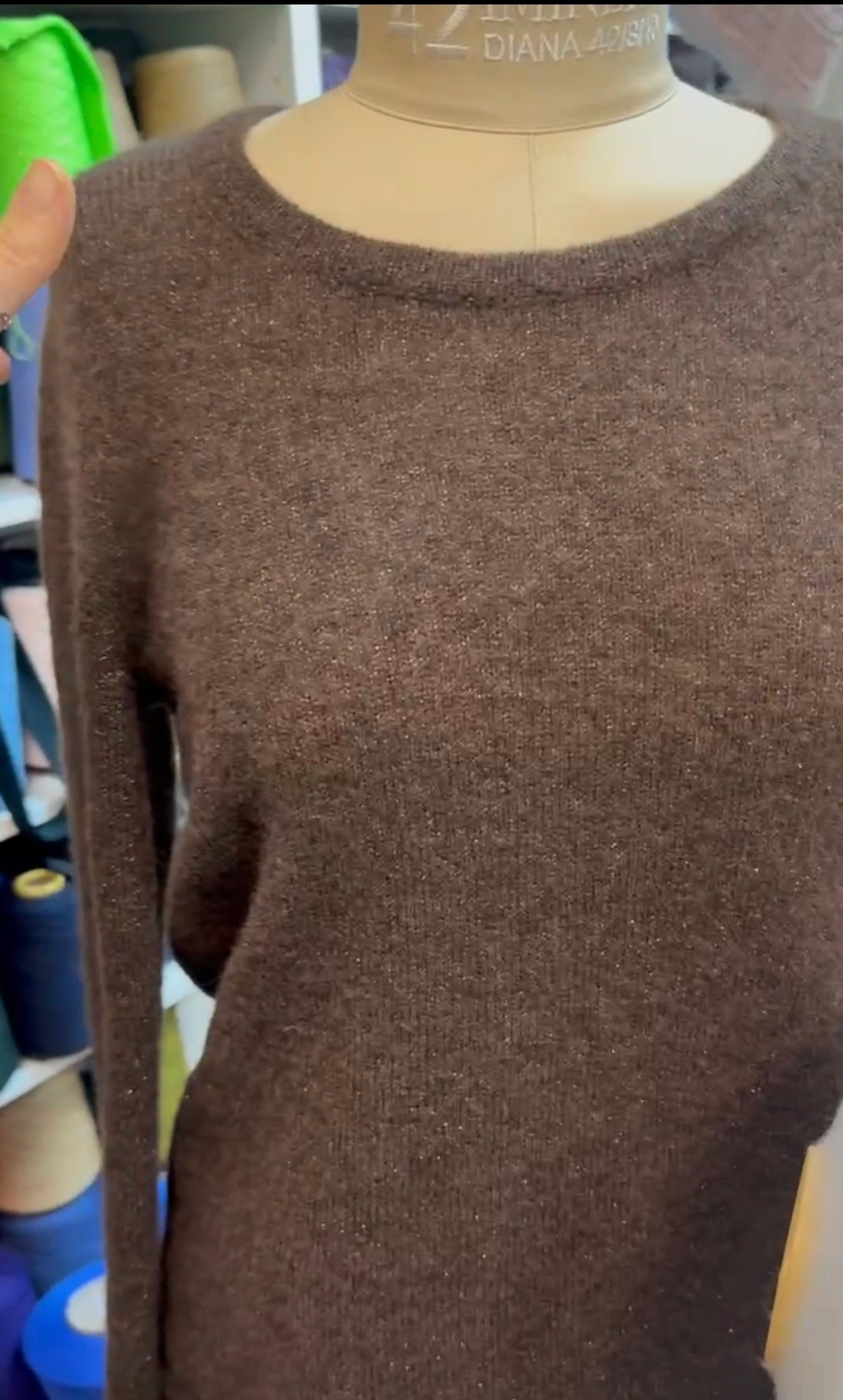 GLARE - Botto Giuseppe; 78% вспушенный меринос, 16% п/а, 6% люрекс; 1200м/100гр; col. 1169, цвет: красный Dior; S704; Есть бобинка: 468 гр