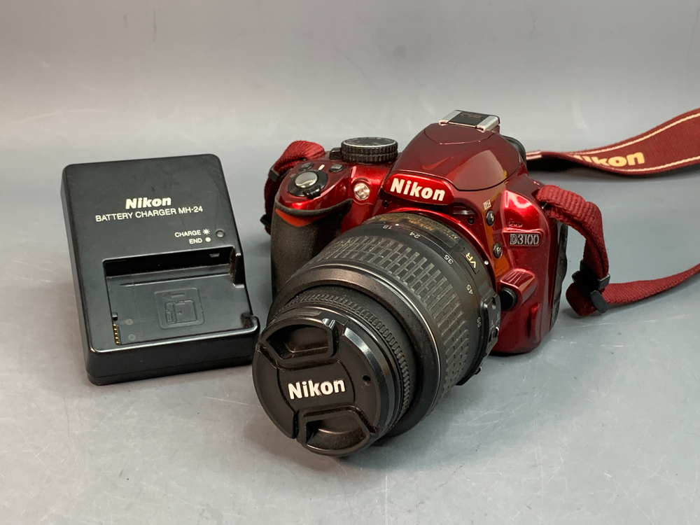 Nikon D3100 kit 18-55mm 9.650 кадров