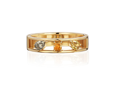 Кольцо из желтого золота с натуральными цветными бриллиантами