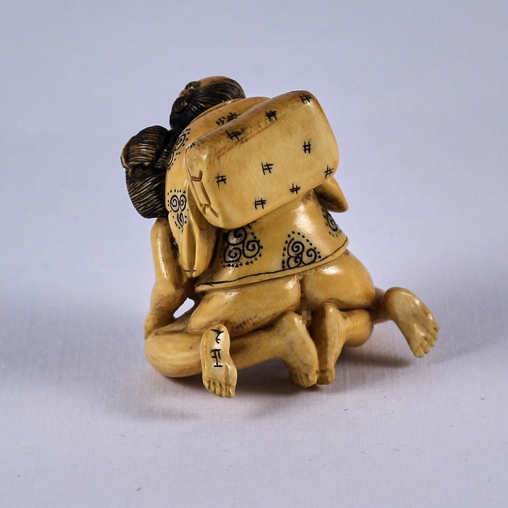 Эротическая статуэтка нэцкэ Страстные любовники