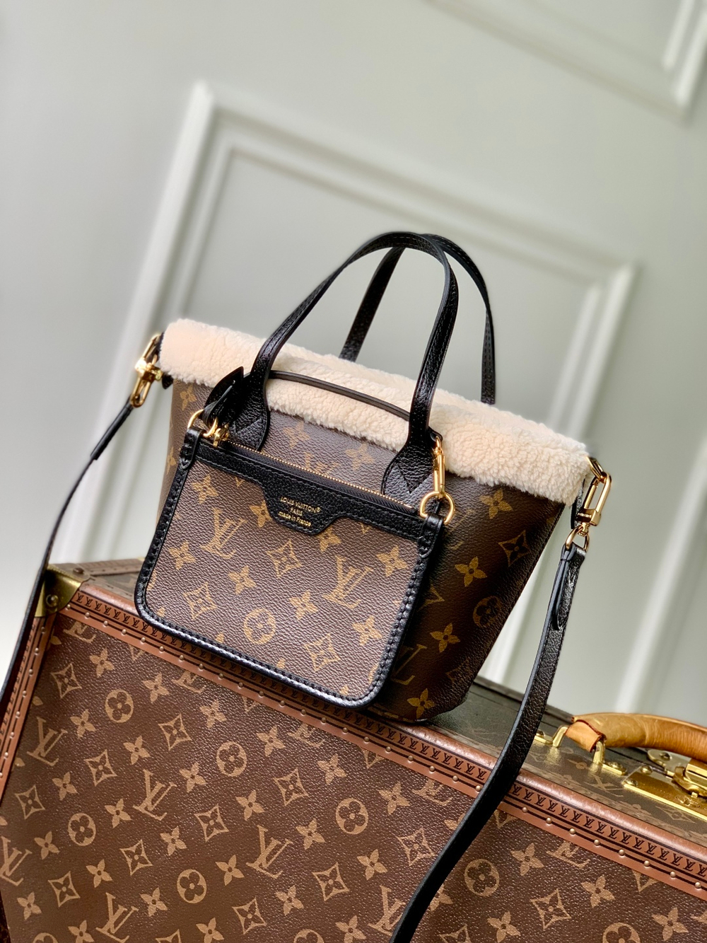 Louis Vuitton Neverfull Bandouliere Inside Out BB