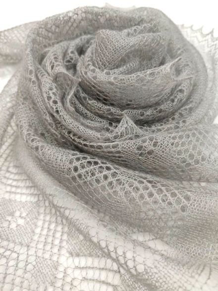 Оренбургский пуховый палантин с шелком АШ14060-03 серый