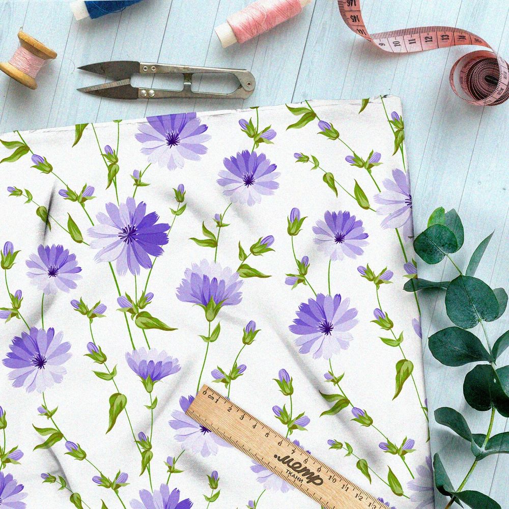 Ткань атлас васильки и сочная листва на бежевом фоне