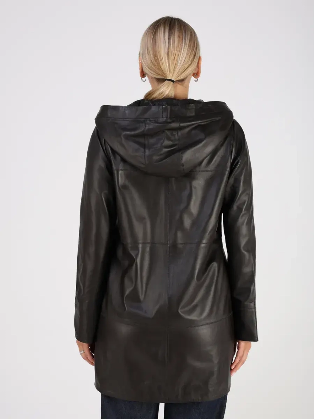 Кожаная куртка демисезонная с капюшоном длинная