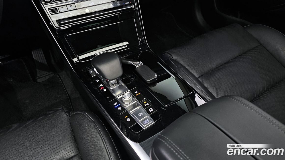 Kia K7 (Cadenza) Premier Hybrid Noblesse (01.2021)