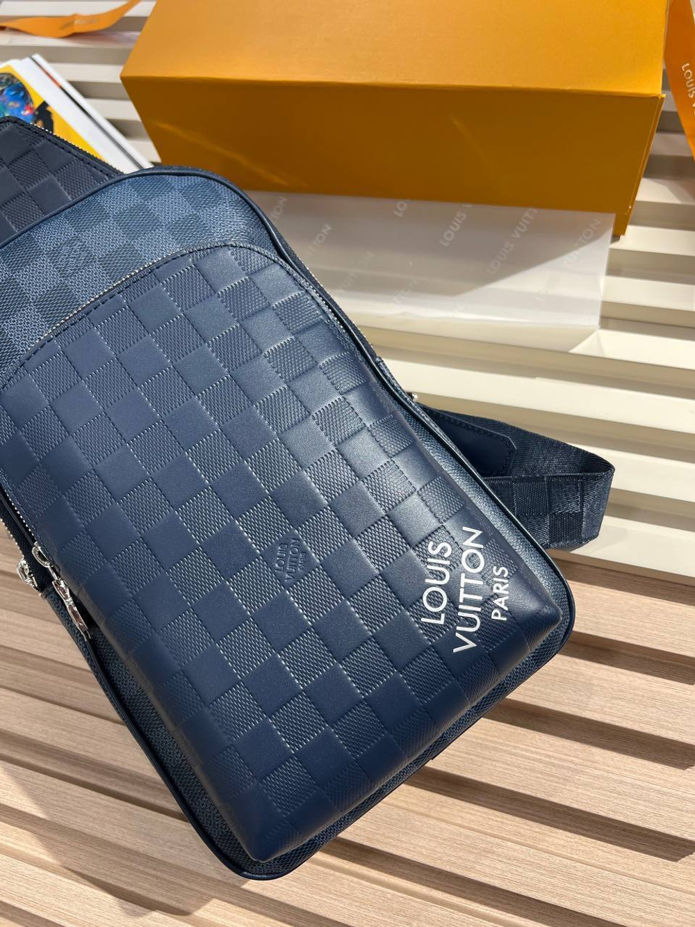Сумка-мессенджер Louis Vuitton