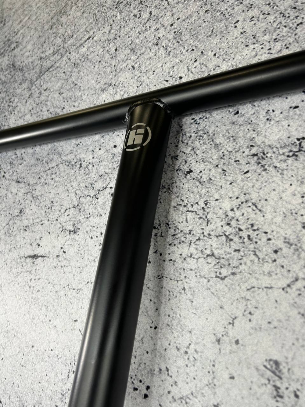 Руль HIPExtreme T-bar (баттинг) 720*610 мм, IHC 31,8 мм, черный