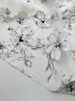 Крупные хлопковые цветы на сетке