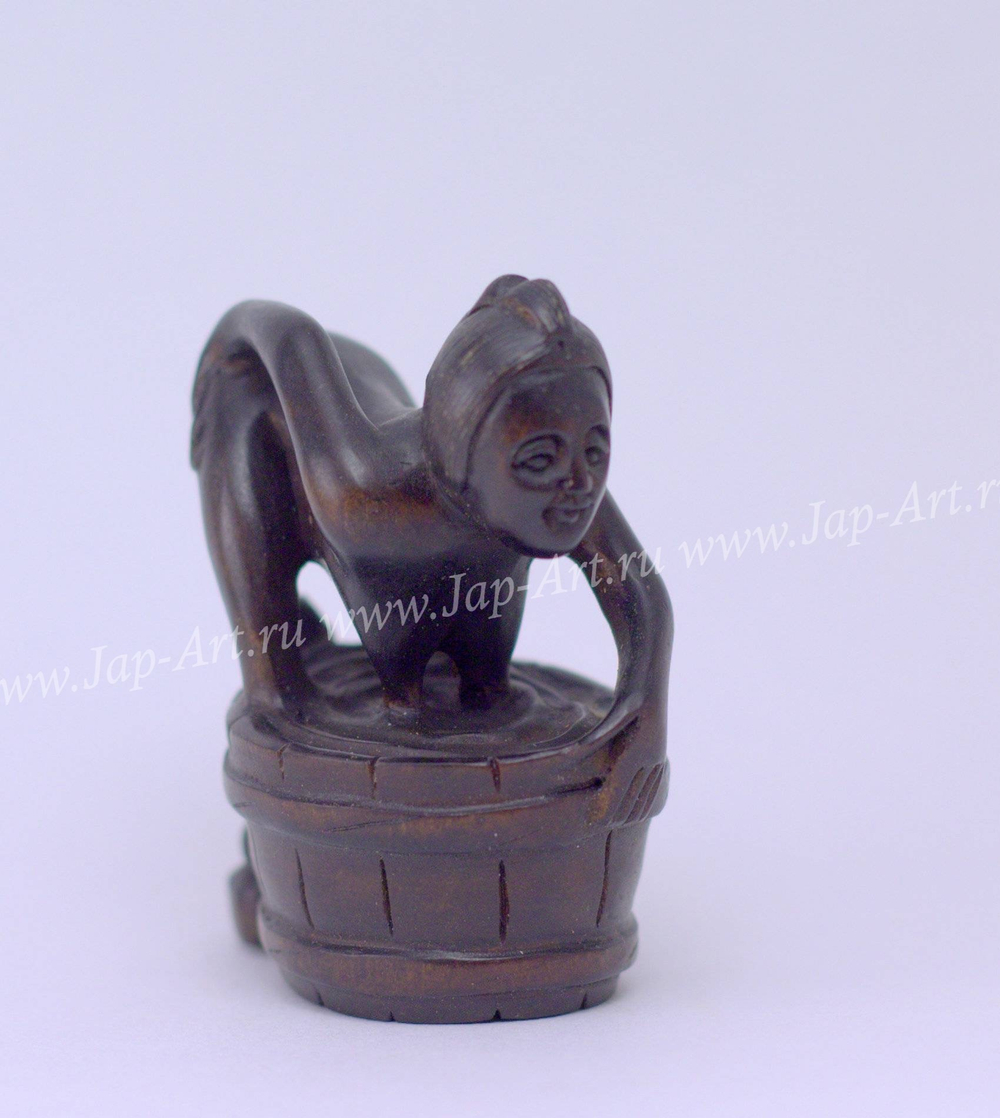 Нэцкэ Нагая красавица и лягушка (черная)