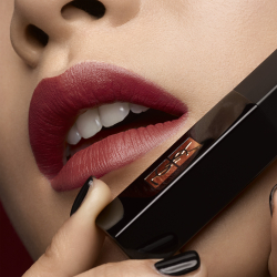 Yves Saint Laurent Rouge Pur Couture The Slim Velvet Radical - Тонкая матовая помада, обеспечивающая кожаный эффект на губах. оттенок 302, 2 g