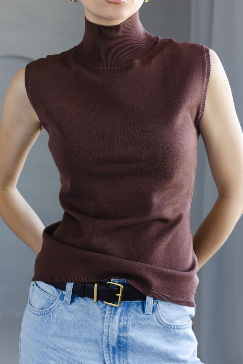 Блуза-топ из вискозы со стойкой коричневый