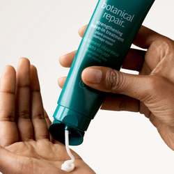 Aveda Botanical Repair Strengthening Leave-in Treatment - укрепляющий несмываемый уход за поврежденными волосами /   100  ml  / GTIN 018084019580