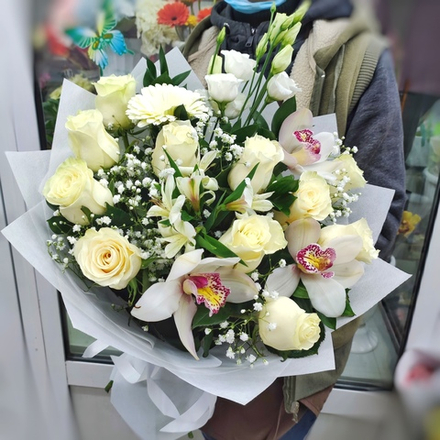 Авторский букет в белой гамме