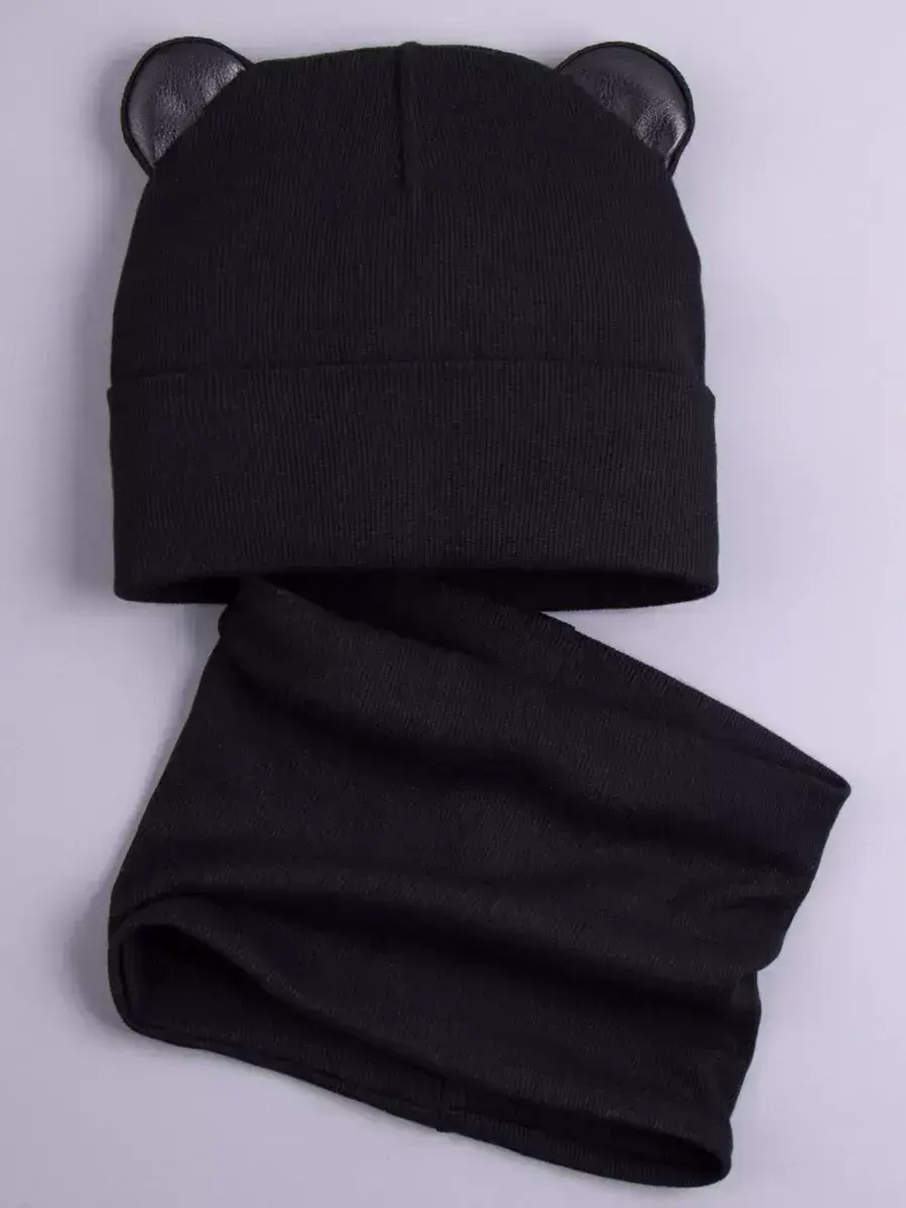 Шапка для мальчика осенняя с ушками и снуд