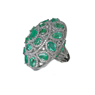 Кольцо с изумрудами и бриллиантами