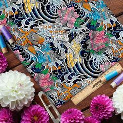 Ткань муслин японские карпы с бутонами на волнах