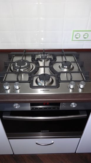 Газовая варочная панель Samsung GN642JDXD1