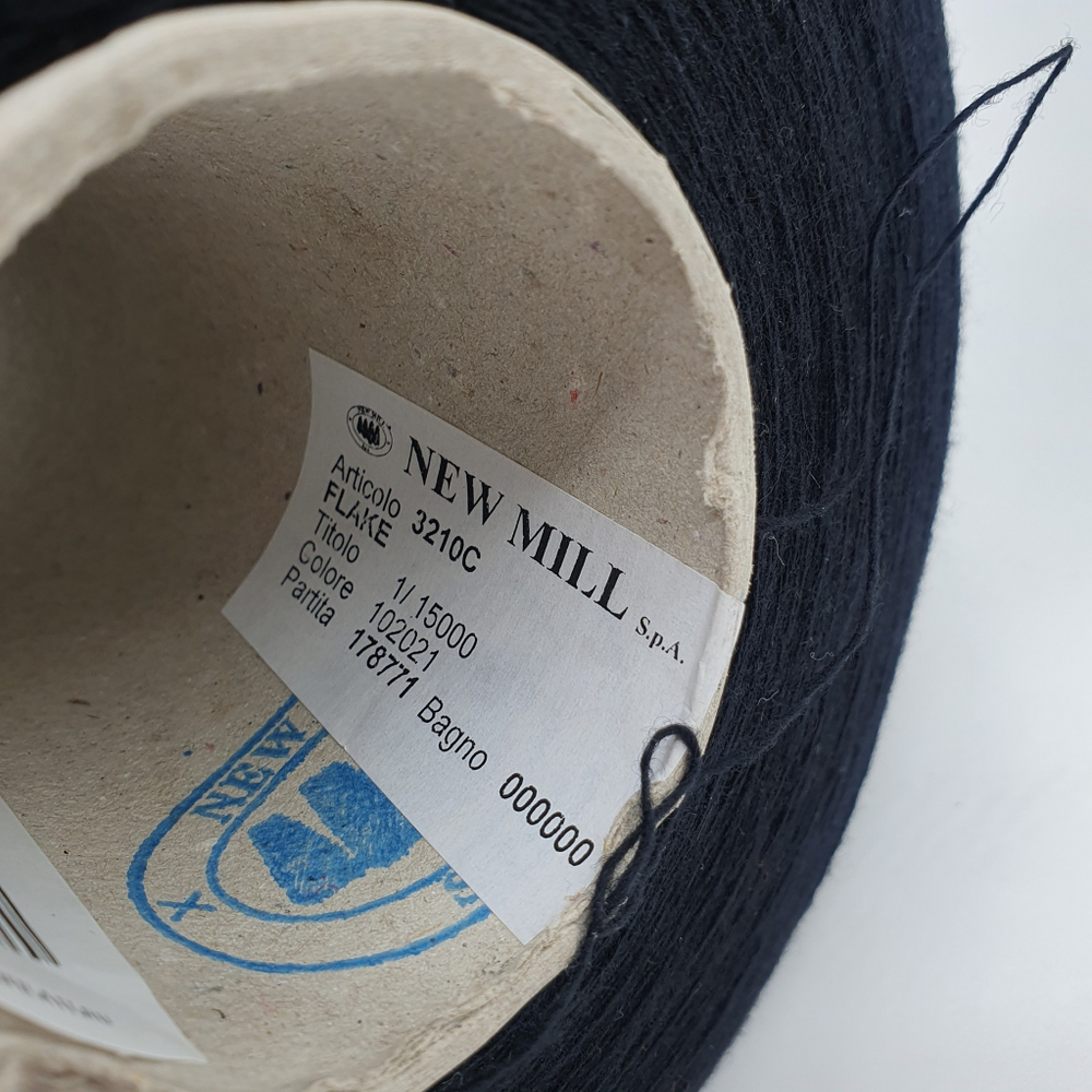 Пряжа  NEW MILL FLAKE 1/15 (70% лэмбсвул, 30% кашемир) 1500 м/100 м, черный