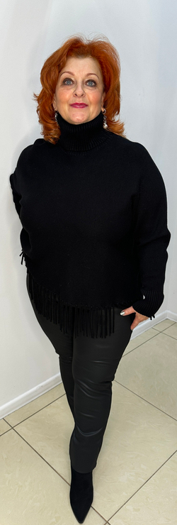 Черный свитер с бахромой