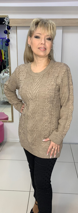 Удлиненный красивый джемпер в "косах"