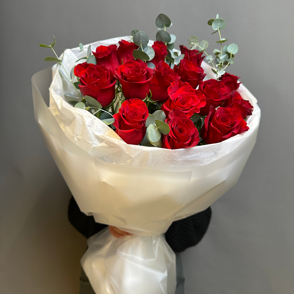 Букет "Карат "(роза красная ,эвкалипт)