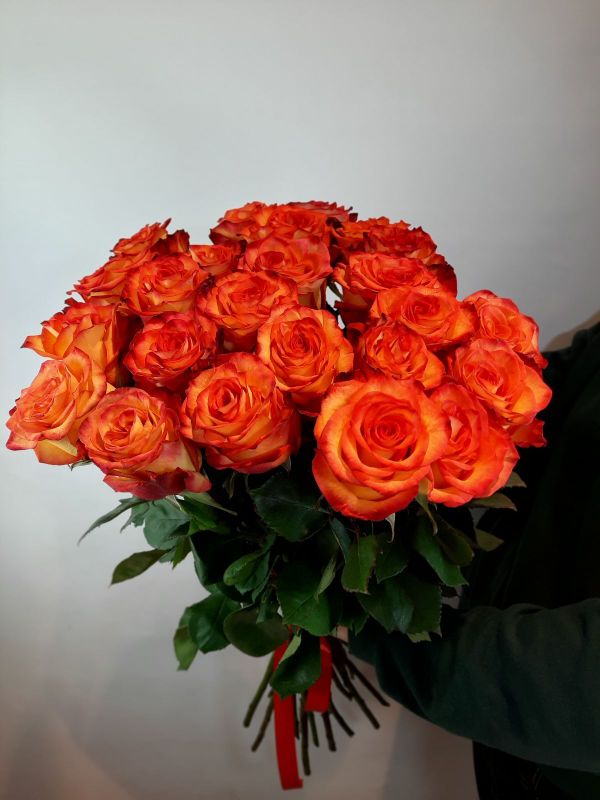 Букет из оранжевых премиальных роз