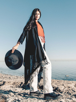 Накидка с бахромой Chintamani короткая (черная)