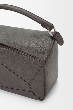 Loewe Большая сумка Puzzle мягкой зернистой телячьей кожи, темно-серый